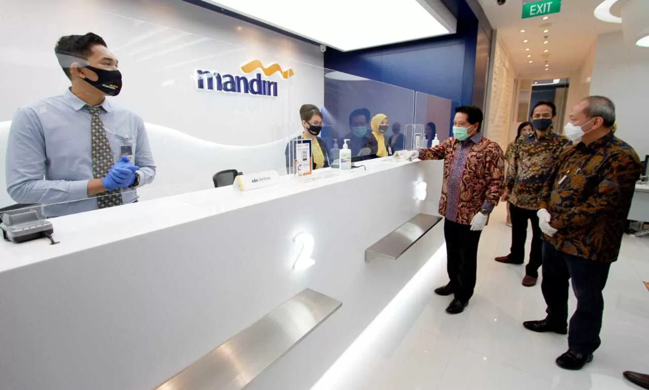 Loket Bank Mandiri (foto: Jawa Pos)